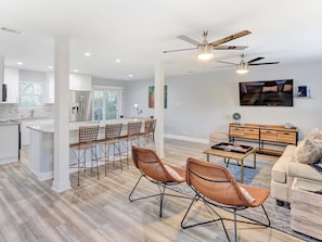 Living room - Tybee Dreamin (Tybee Island)