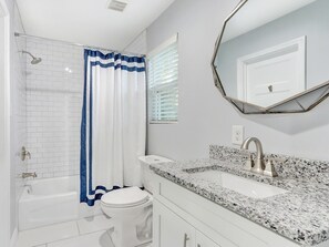 Bathroom - Tybee Dreamin (Tybee Island)