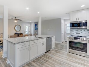 House, Multiple Beds (Tybee Dreamin) | Private kitchen