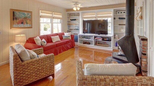Maison, Plusieurs lits (Sea Glass Tybee) | Salle de séjour | Téléviseur, lecteur de DVD