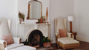 Condo, nhiều giường (Elsewhere on Madison Square Main) | Phòng khách