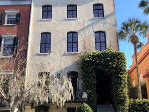 Huoneisto, useita sänkyjä (Elsewhere on Madison Square Main) | Ulkopuoli