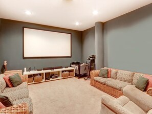 Condo, Multiple Beds (300 Drayton Penthouse) | Living room