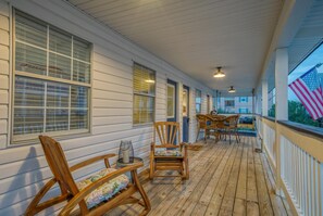 House, Multiple Beds (Not Renting - Beach Haven Estate) | Balcony