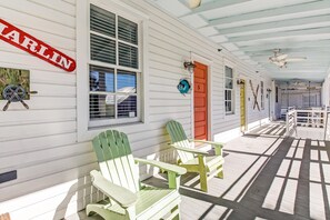 Condo, 1 King Bed (Beach Walk 5) | Balcony