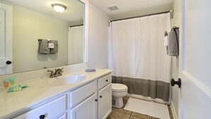 Apartment, Multiple Beds (Heart Of Savannah) | Bathroom - Heart Of Savannah (Savannah)