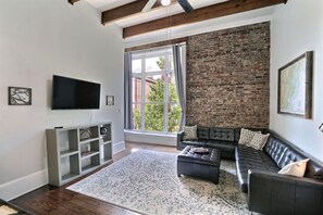 Apartment, Multiple Beds (Heart Of Savannah) | Living room - Heart Of Savannah (Savannah)