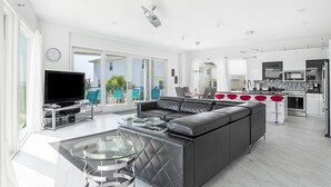 Apartamento, varias camas (Ocean View Modern) | Sala de estar