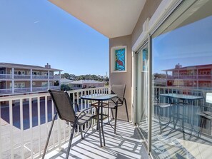 Departamento, varias camas (Beachside Colony) | Balcón