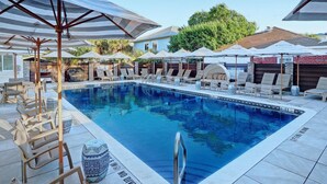Apartamento, varias camas (Paradise Hideaway) | Piscina | Una piscina al aire libre