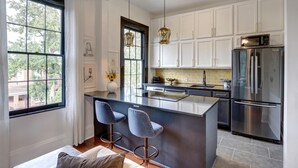 Condo, 1 Queen Bed (Park Avenue Treehouse) | Private kitchen - Park Avenue Treehouse (Savannah)