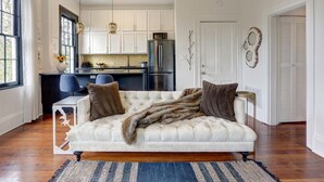 Condo, 1 Queen Bed (Park Avenue Treehouse) | Living area - Park Avenue Treehouse (Savannah)