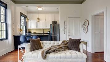 Condo, 1 Queen Bed (Park Avenue Treehouse) | Living area