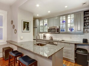 Apartment, Multiple Beds (Azure on Lincoln) | Private kitchen