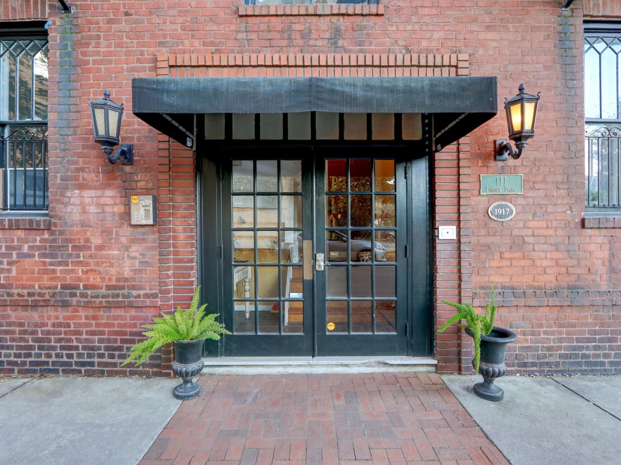 Apartment, Multiple Beds (Azure on Lincoln) | Exterior