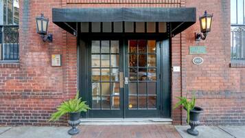 Apartment, Multiple Beds (Azure on Lincoln) | Exterior