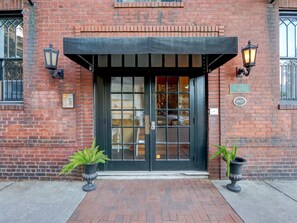 Apartment, Multiple Beds (Azure on Lincoln) | Exterior