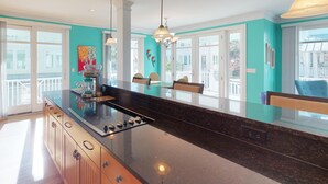 Condo, varias camas (Lost Shaker of Salt) | Cocina privada