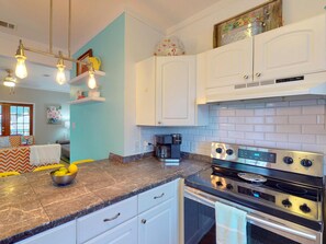 House, Multiple Beds (Shellseeker) | Private kitchen
