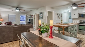 Apartment, Mehrere Betten (Not Renting - Beach Haven Lower) | Eigene Küche