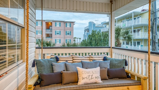 Apartment, Mehrere Betten (Not Renting - Beach Haven Lower) | Wohnzimmer