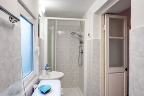 Dusj, hårføner og bidé