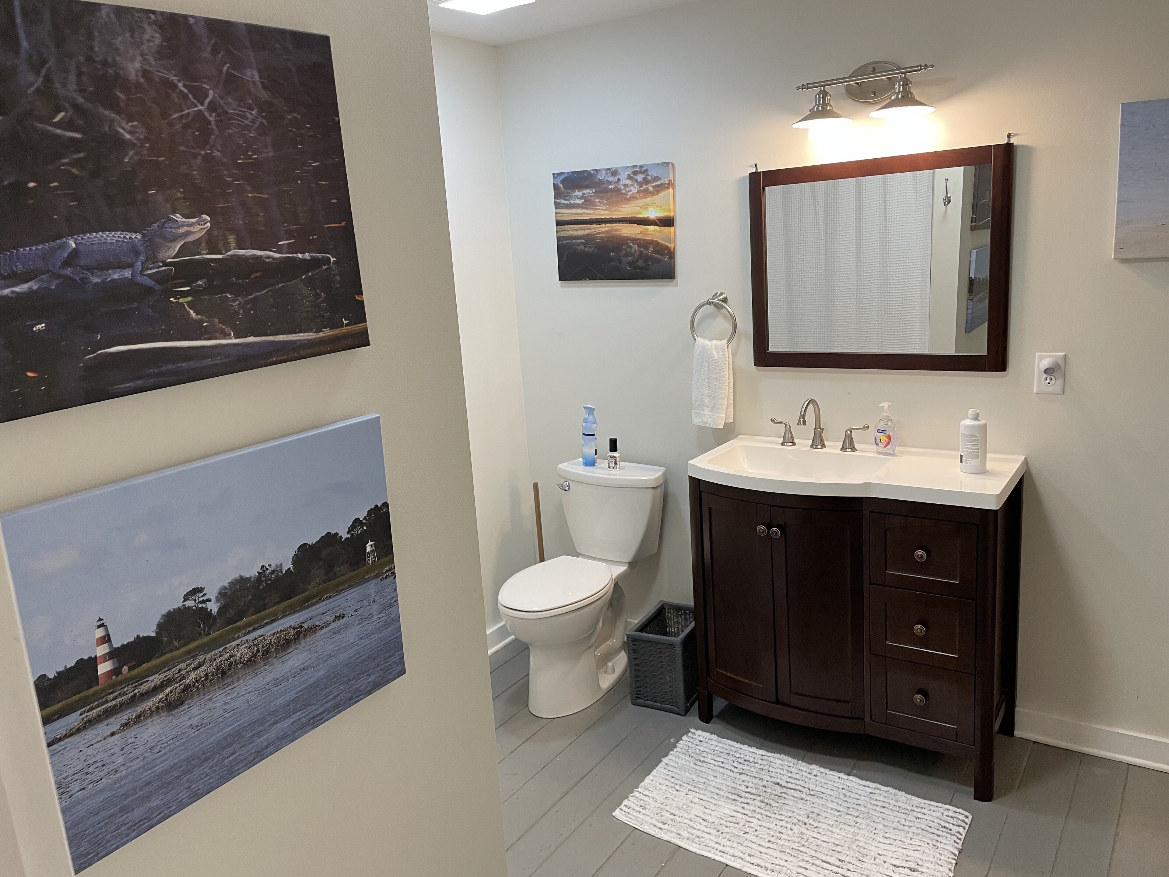 Combinazione doccia/vasca, asciugacapelli, asciugamani, sapone