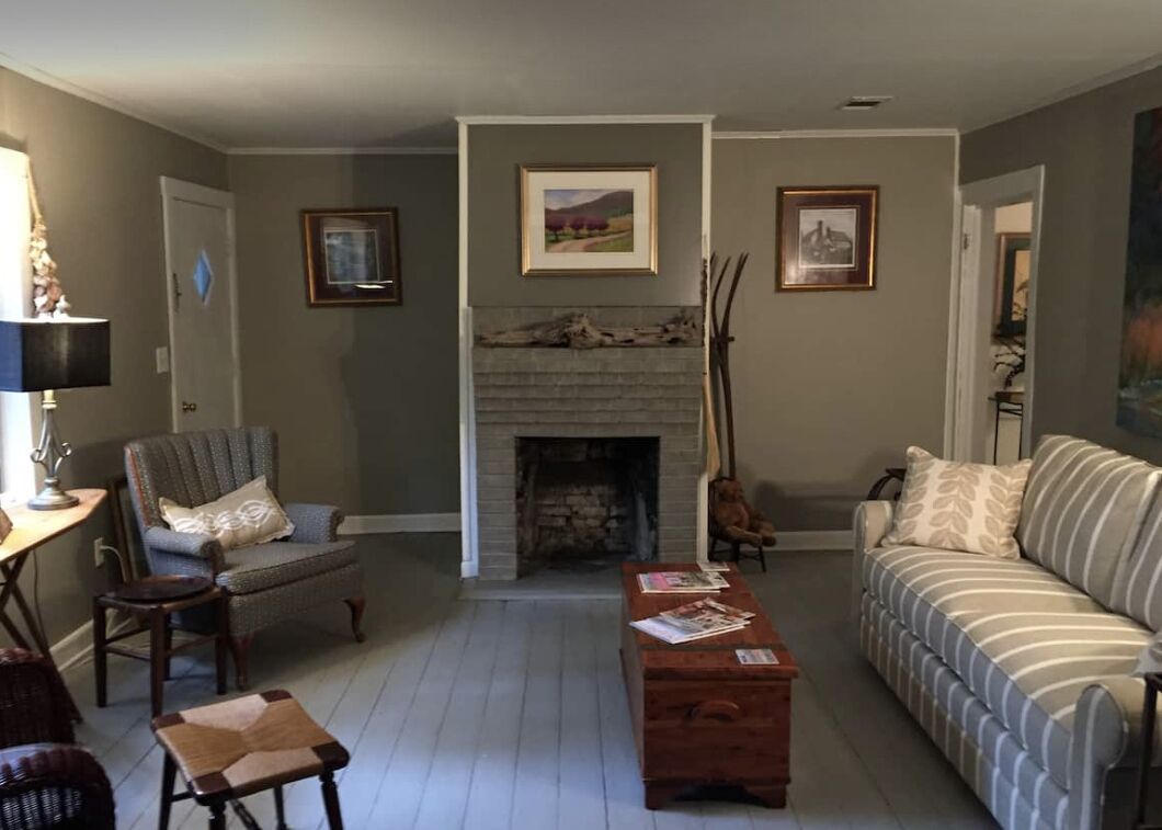 Smart TV, DVD player, books