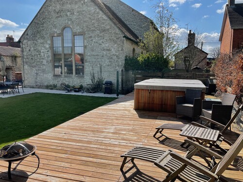 Stunning 4 bed Grade II Listed former Methodist Chapel with hot tub, sleeps 8-10