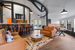 TV, fireplace, offices