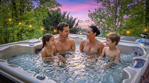 Outdoor spa tub - Mountain View - Rooftop Patio - Theater - Games (Gatlinburg)
