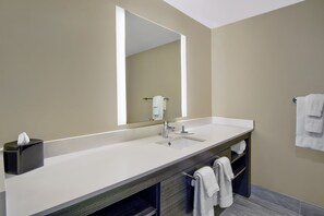 Desk, iron/ironing board, bed sheets - Residence Inn by Marriott Reading (Wyomissing)