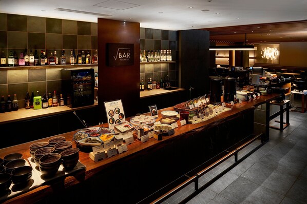 Daily buffet breakfast (JPY 3880 per person)