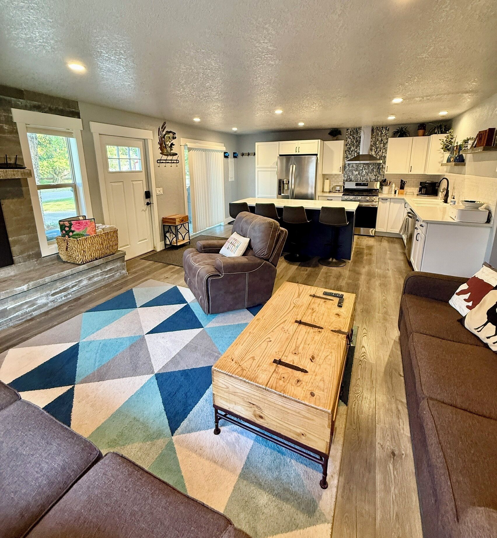 Smart TV, fireplace, stereo, printers