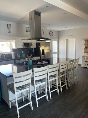 Fridge, microwave, oven, stovetop - Ocean front home with private pool (Puerto Peñasco)