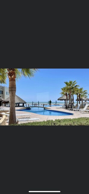 Outdoor pool - Ocean front home with private pool (Puerto Peñasco)