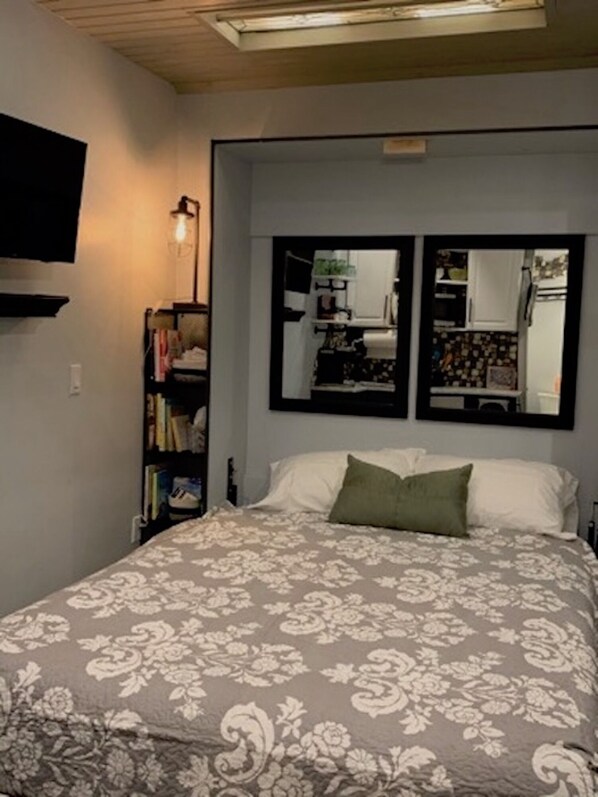 1 habitación, escritorio, tabla de planchar con plancha y wifi gratis 