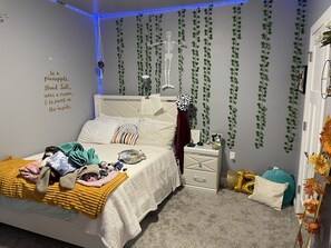 5 Schlafzimmer, Schreibtisch, kostenloses WLAN, Bettwäsche