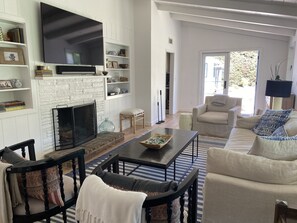 Smart TV, fireplace, video games, table tennis