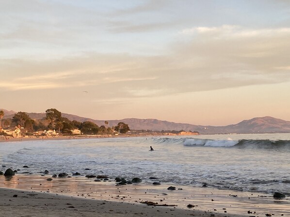 Beach nearby, sun loungers, beach towels