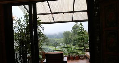 Casa Izhallari con Espectacular Vista al Camino Nacional y Excelente Ubicación