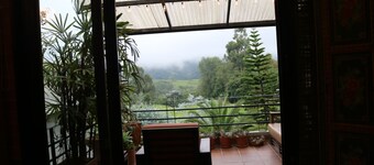 Casa Izhallari con Espectacular Vista al Camino Nacional y Excelente Ubicación