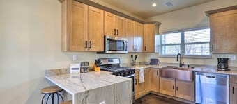 Modern Retreat: 3 Blocks to Dtwn Williams + Rte 66