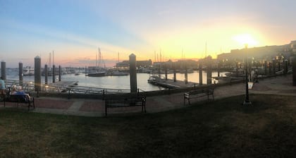 Beautifully renovated resort in  the Downtown area of Newport