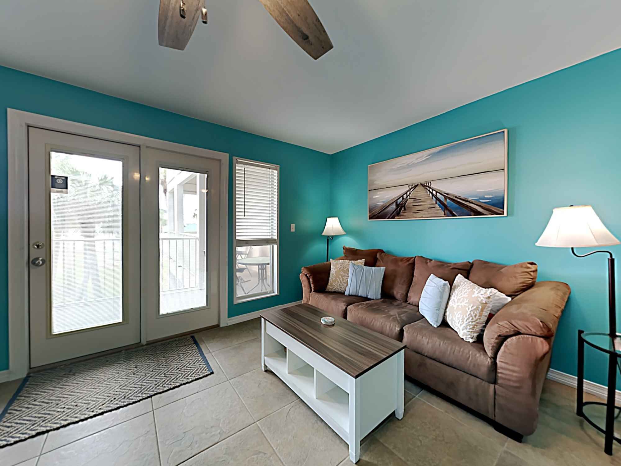 Pool View Condo – Easy Walk to the Beach – Great for Families!