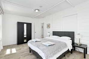 3 室のベッドルーム、アイロン / アイロン台、WiFi、ベッドシーツ