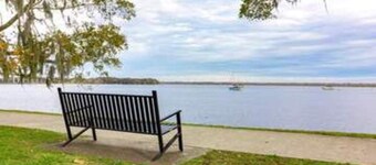 River Cottage ,  Bed and Breakfast