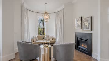 Executive Studio Suite | Living area | Flat-screen TV