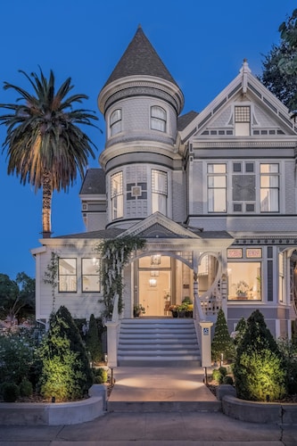 The George Luxury Boutique Inn