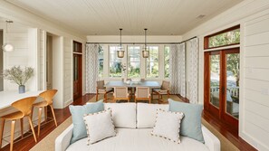 TV - Pet Friendly, Water Views, Walk to shops & dining (Bluffton)